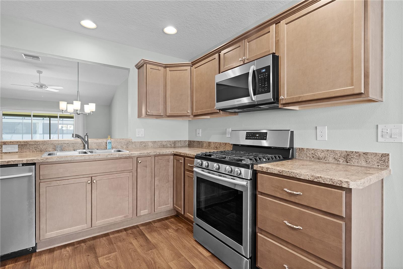 Image 4 of 52 For 5081 Francis Loop