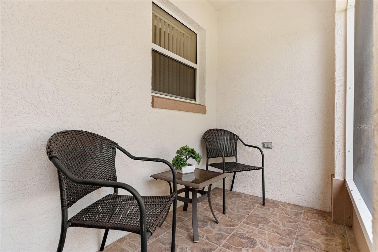 Image 10 of 76 For 702 Melendez Way