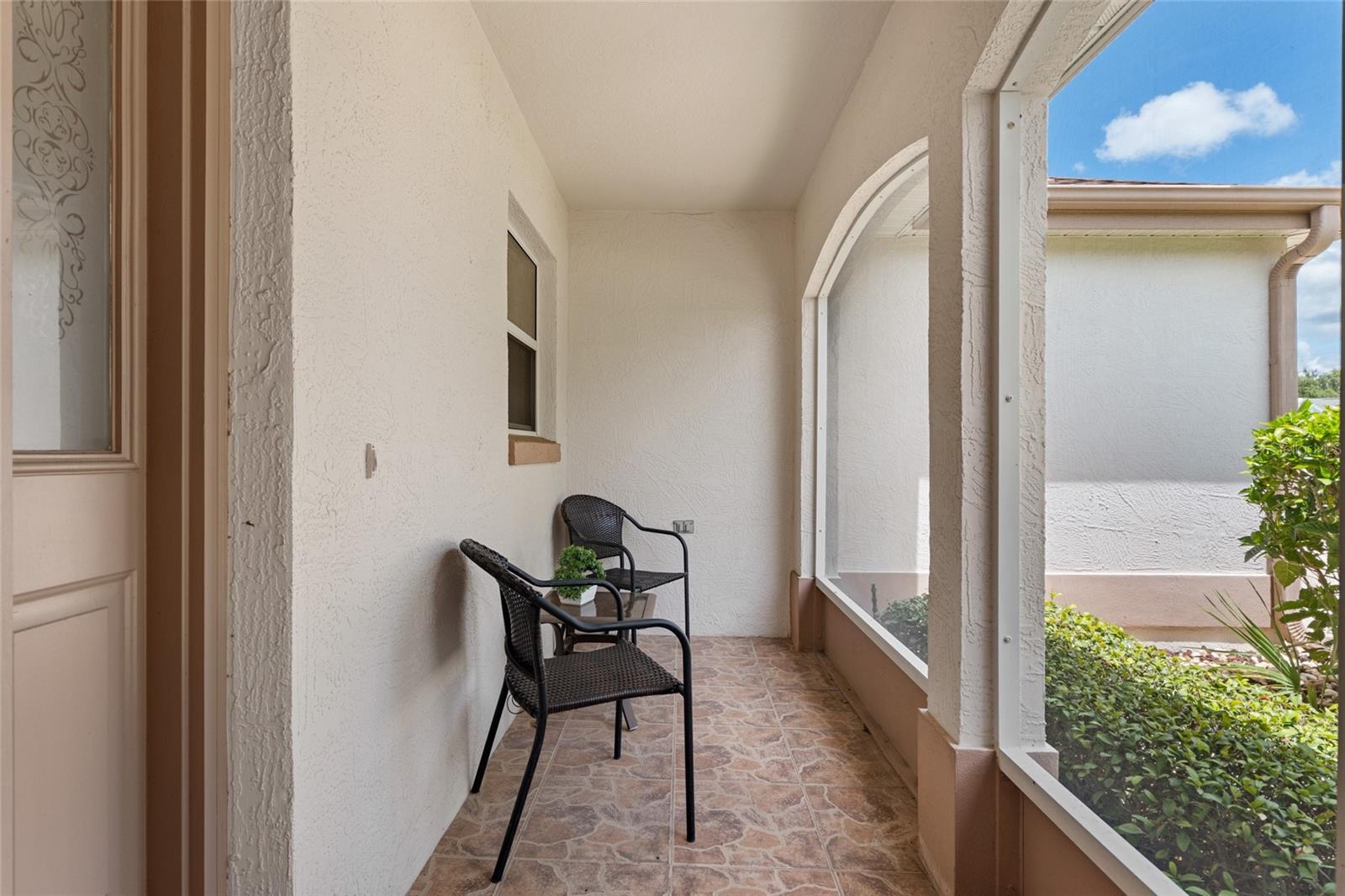 Image 11 of 76 For 702 Melendez Way