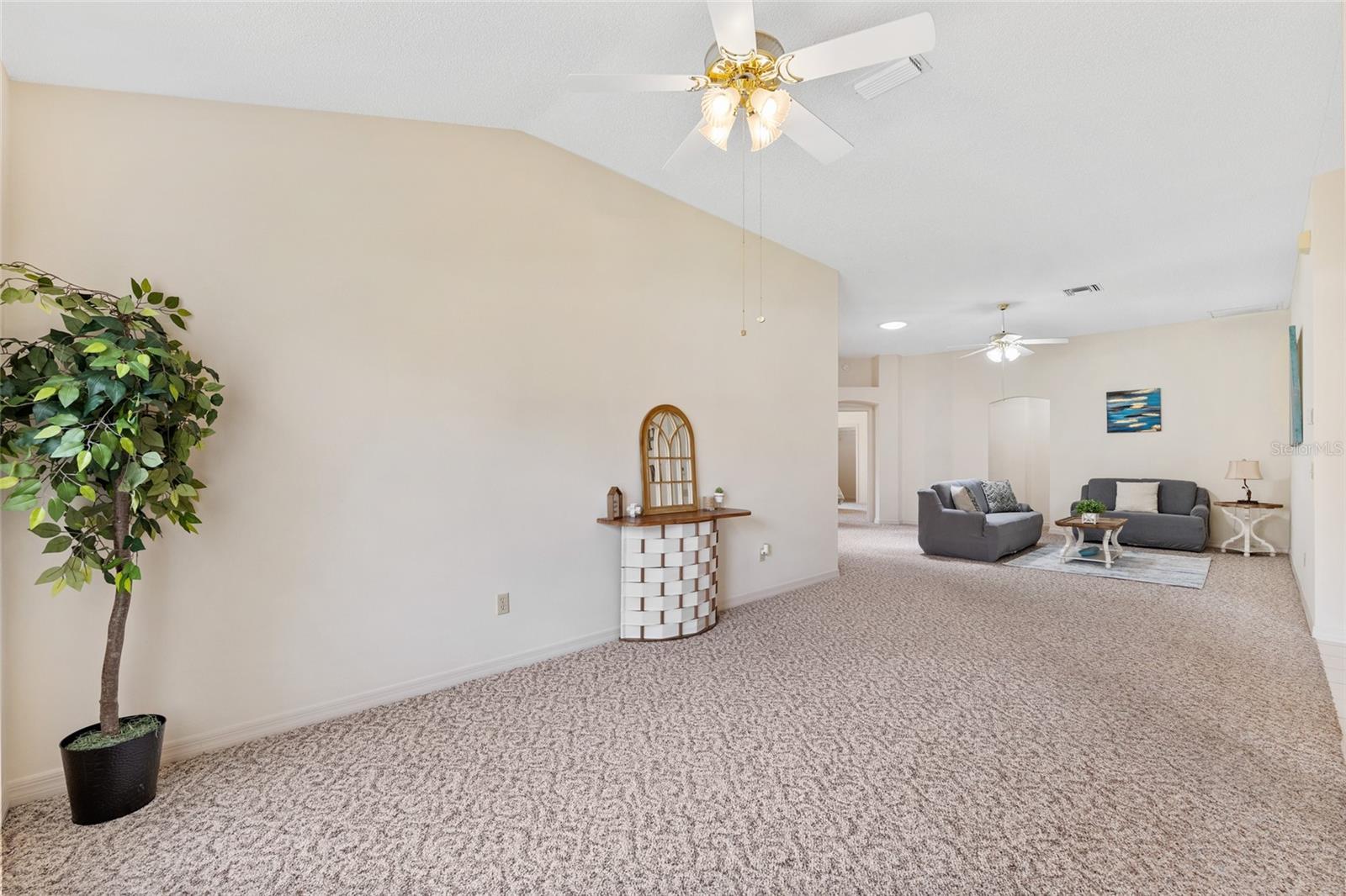 Image 14 of 76 For 702 Melendez Way