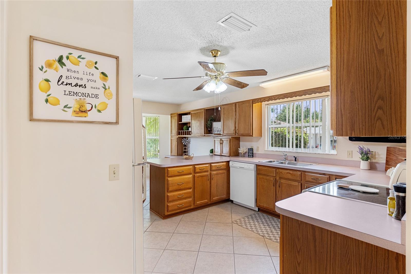 Image 16 of 76 For 702 Melendez Way