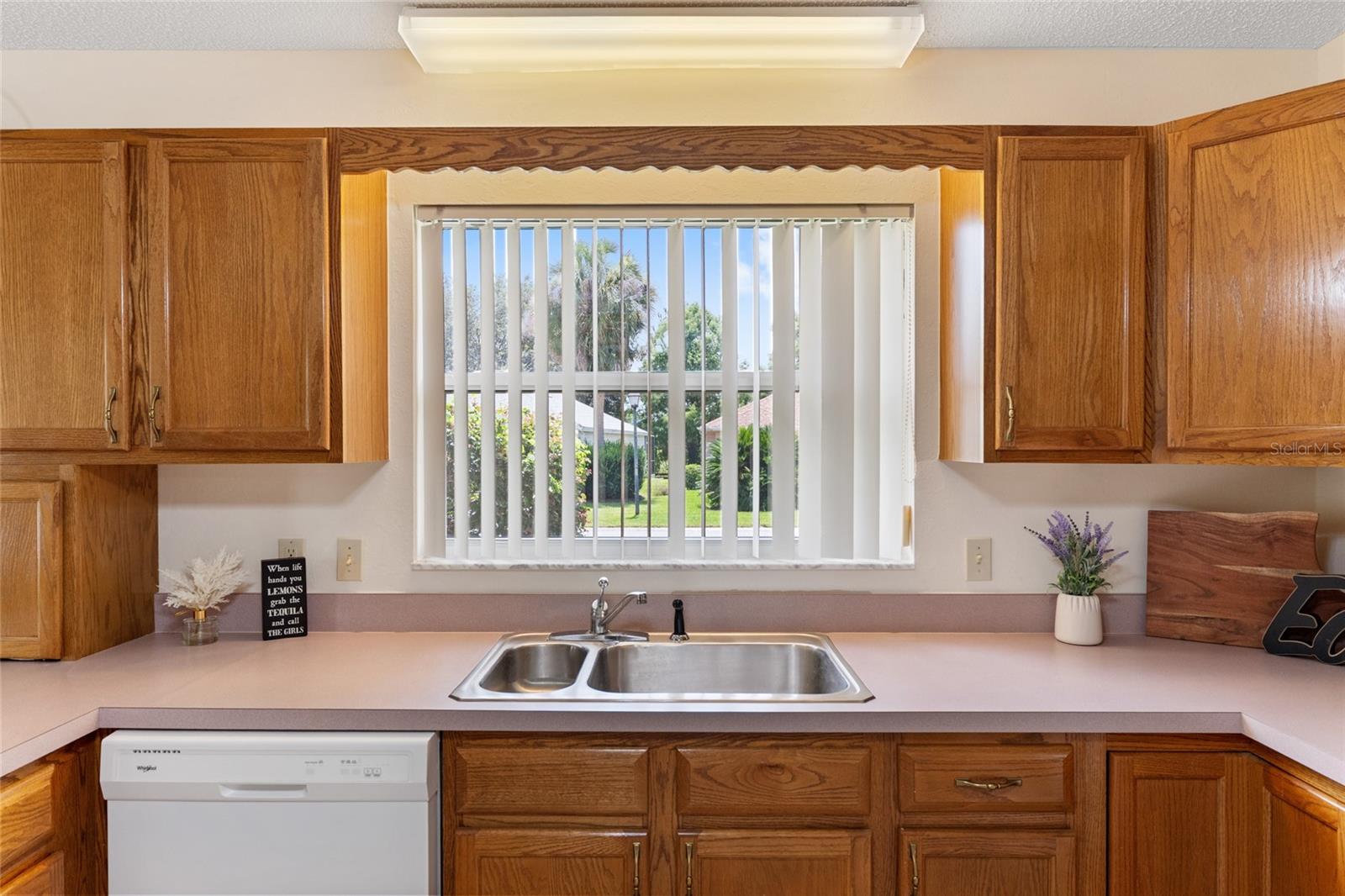 Image 18 of 76 For 702 Melendez Way