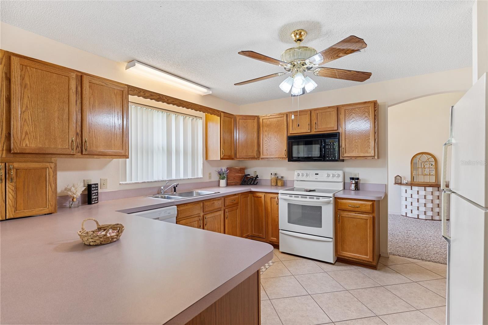 Image 19 of 76 For 702 Melendez Way