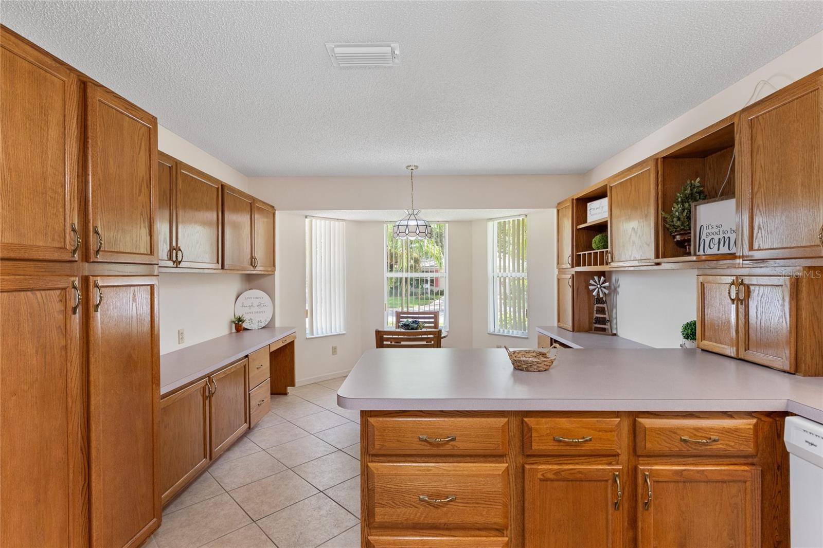 Image 20 of 76 For 702 Melendez Way