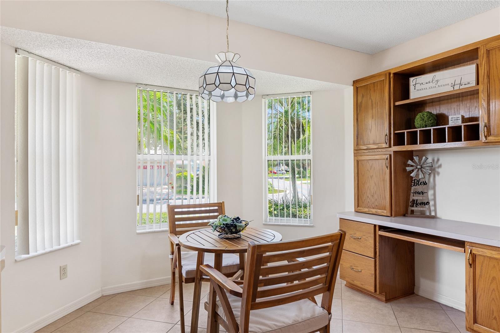 Image 22 of 76 For 702 Melendez Way