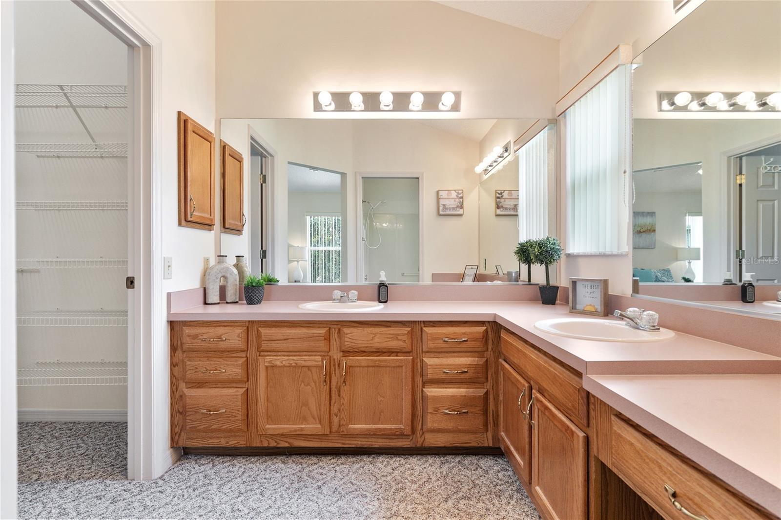 Image 33 of 76 For 702 Melendez Way
