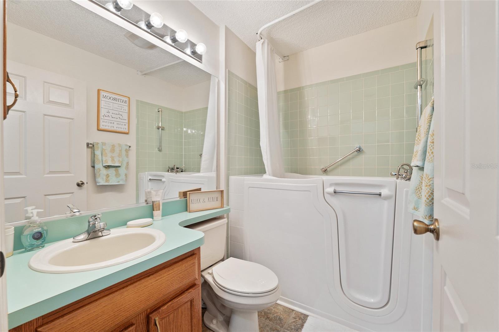 Image 58 of 76 For 702 Melendez Way