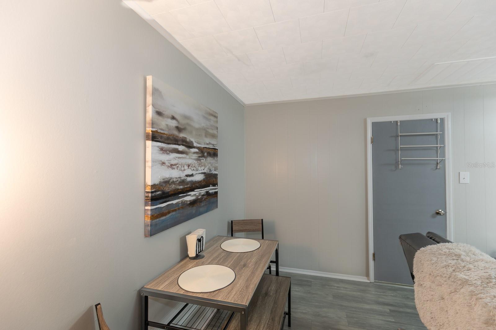 Image 17 of 22 For 107 Iona Drive B