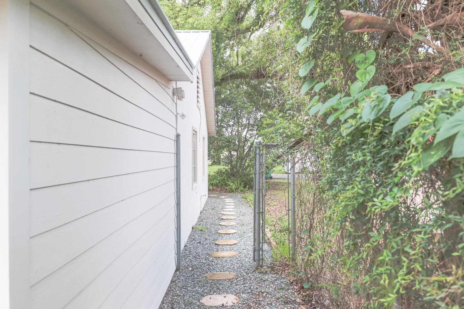 Image 2 of 22 For 107 Iona Drive B