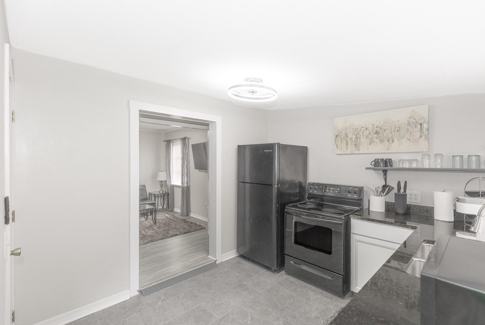 Image 4 of 22 For 107 Iona Drive B