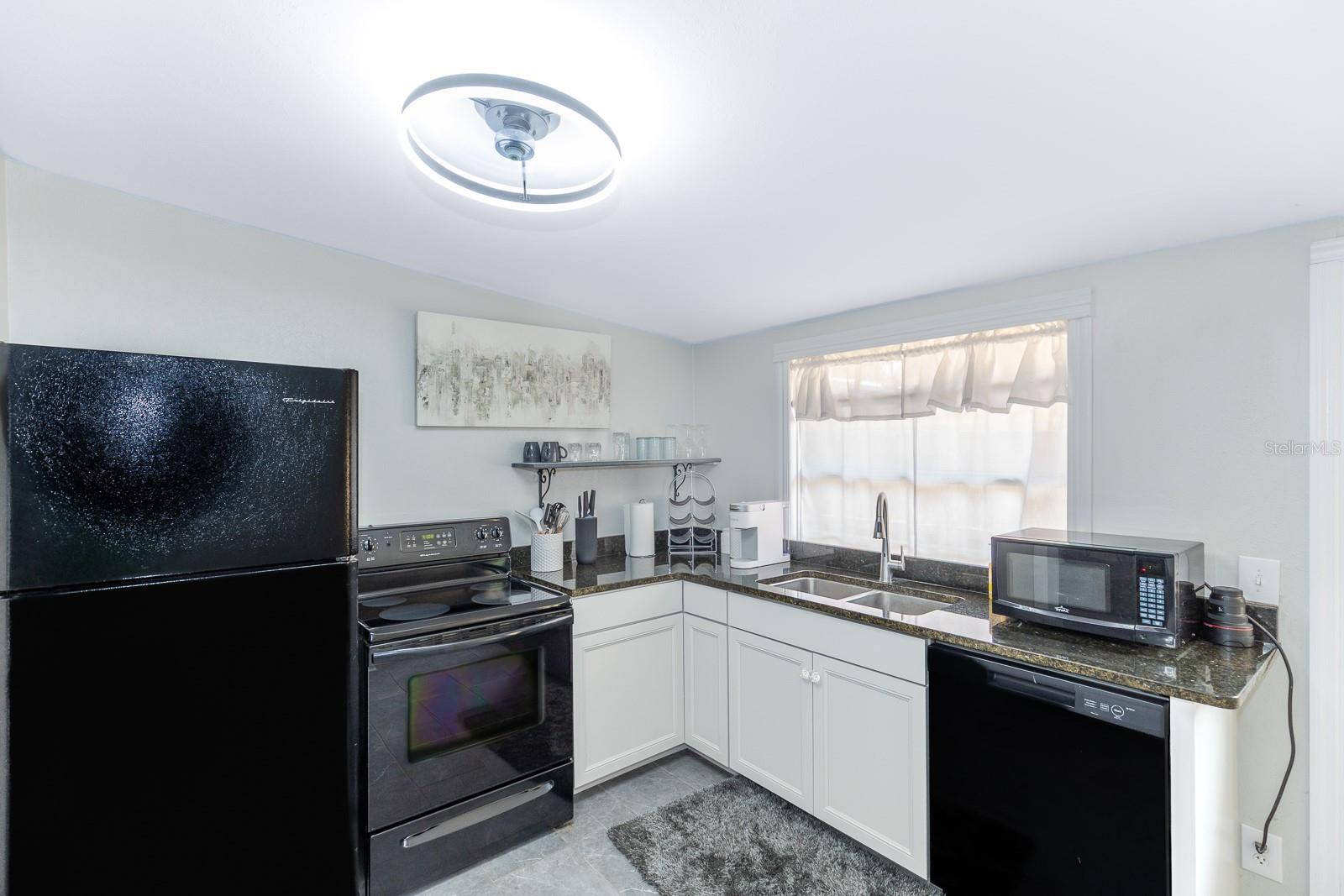 Image 5 of 22 For 107 Iona Drive B