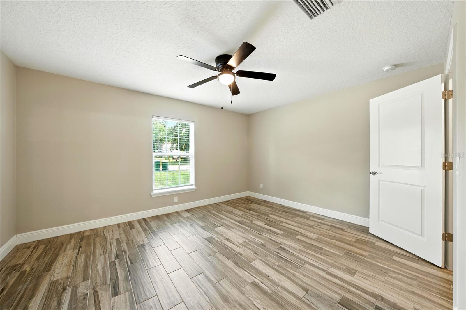 Image 4 of 36 For 446 Fahnstock Street