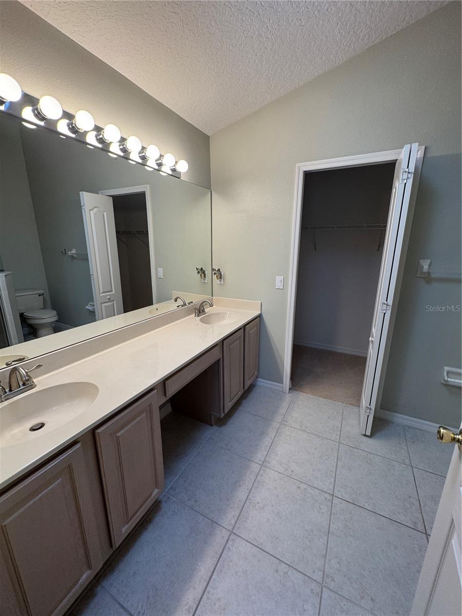 Image 12 of 23 For 33 Spring Glen Drive