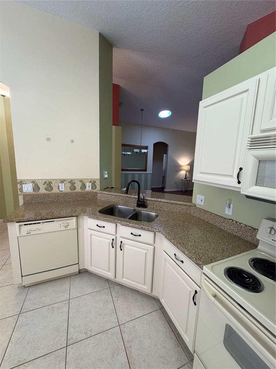 Image 4 of 23 For 33 Spring Glen Drive