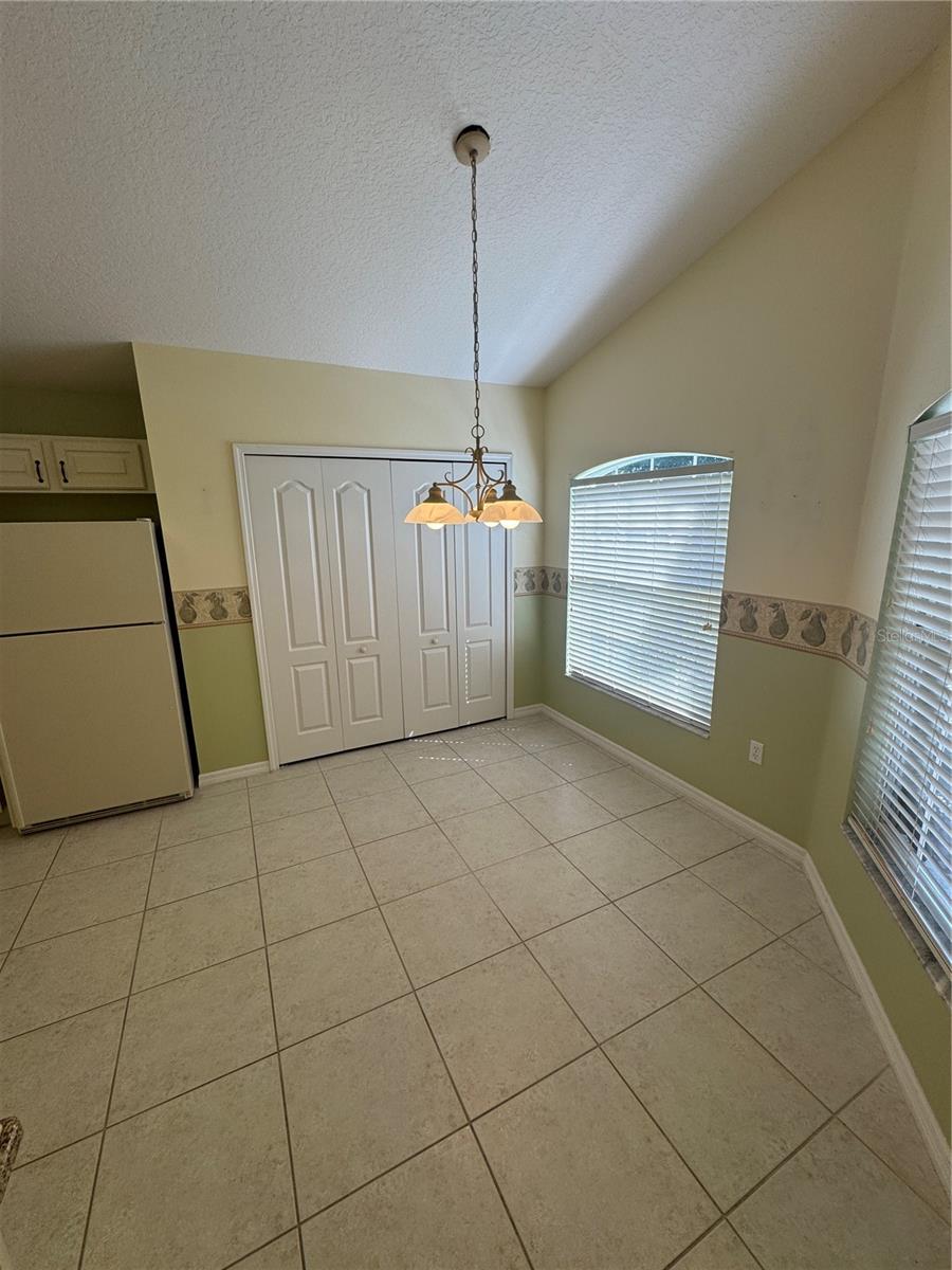 Image 6 of 23 For 33 Spring Glen Drive