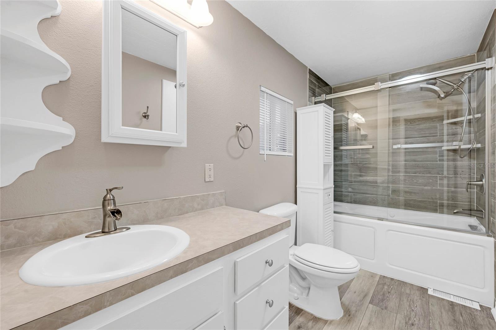 Image 21 of 38 For 14438 Cr 561a