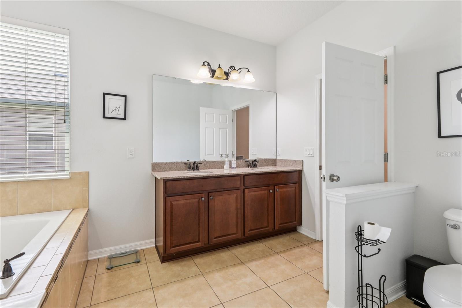 Image 27 of 48 For 3207 Zander Drive