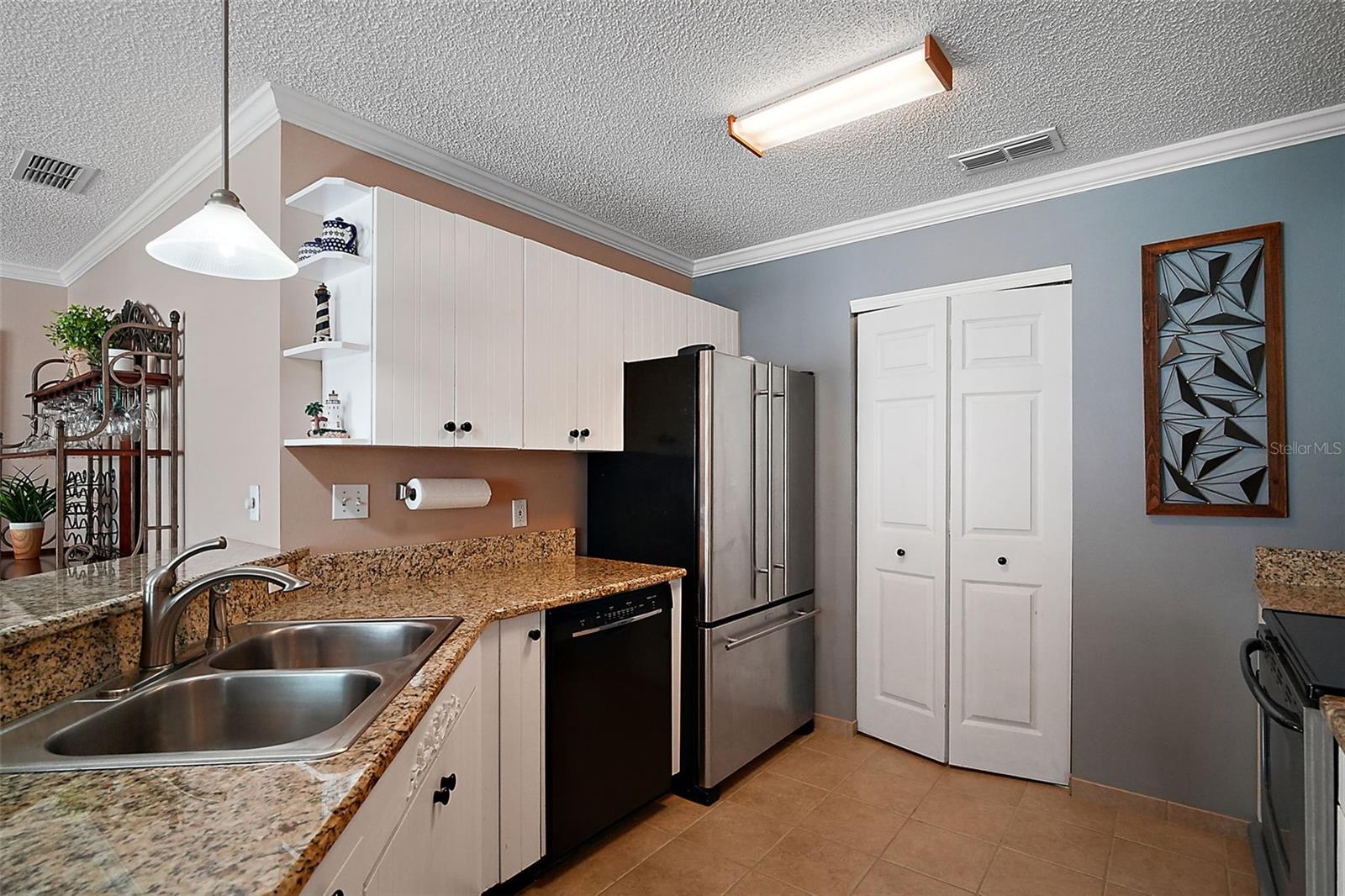 Image 3 of 30 For 724 Dumas Street