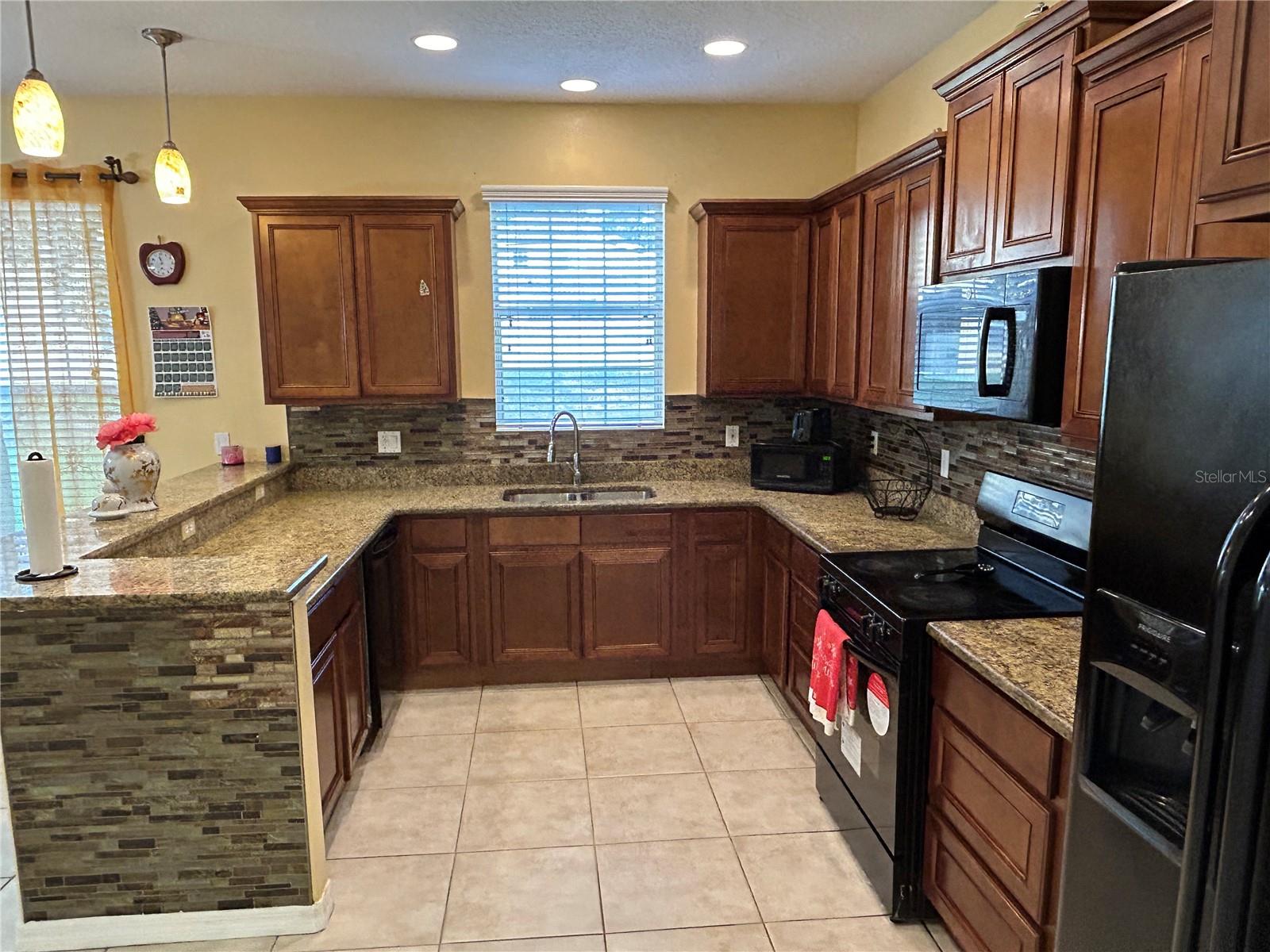 Image 10 of 52 For 413 Split Oak Court