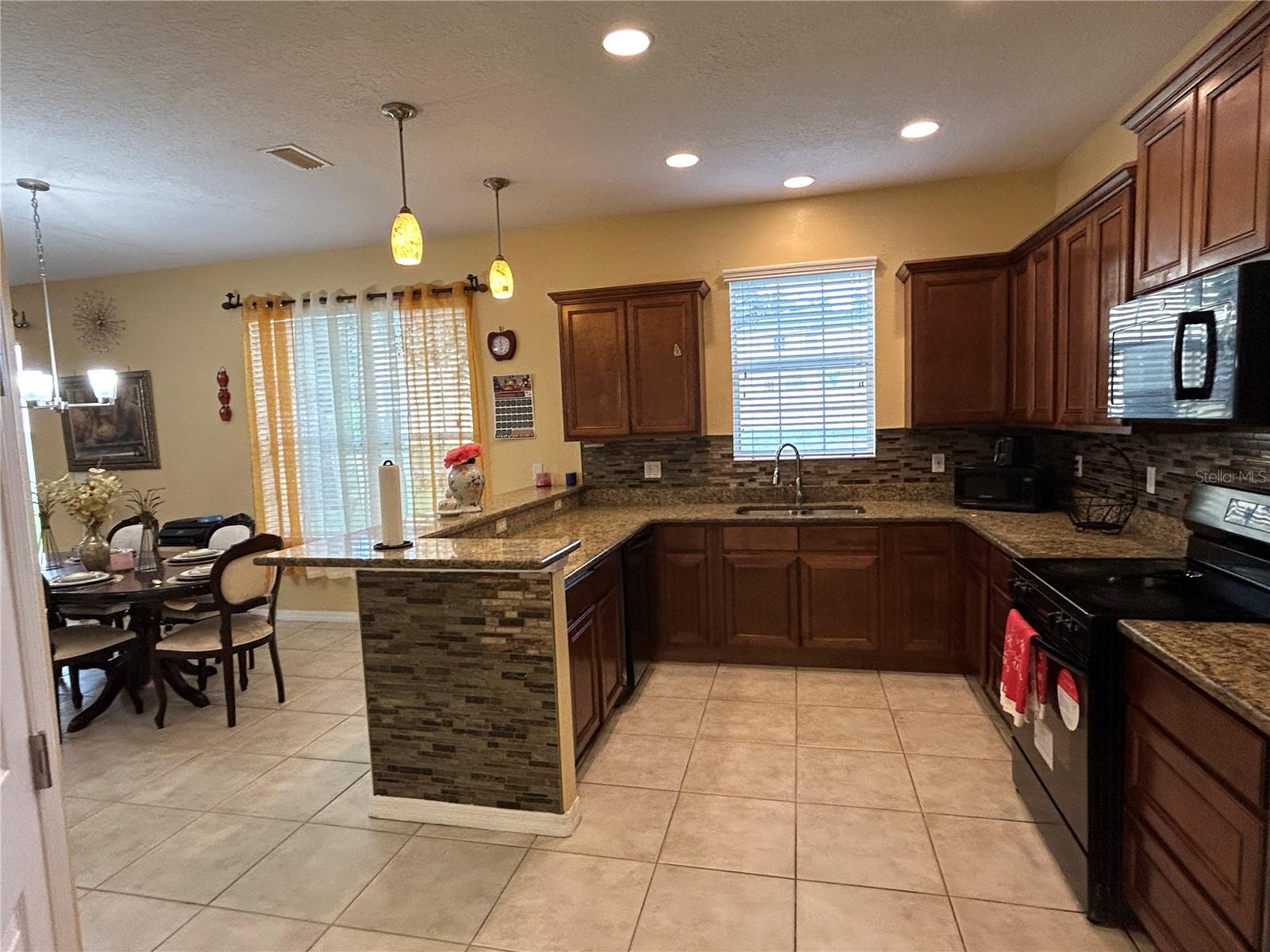 Image 12 of 52 For 413 Split Oak Court