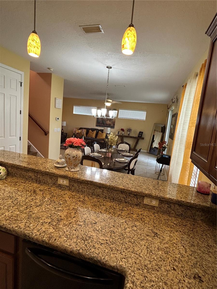 Image 14 of 52 For 413 Split Oak Court