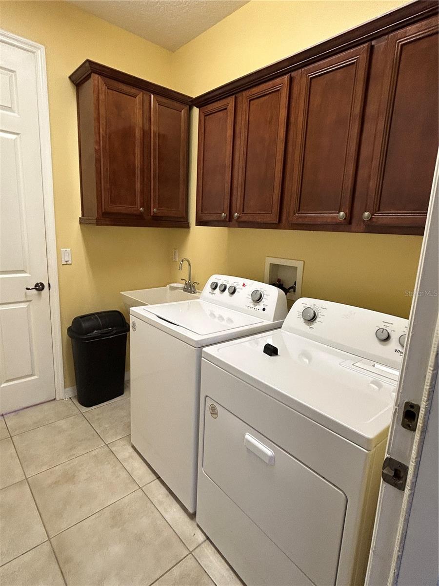 Image 15 of 52 For 413 Split Oak Court