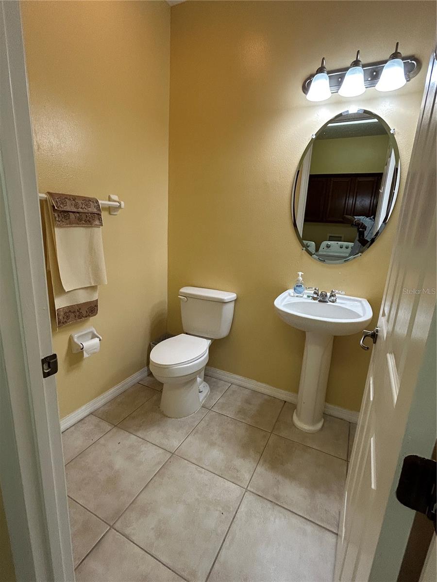 Image 20 of 52 For 413 Split Oak Court