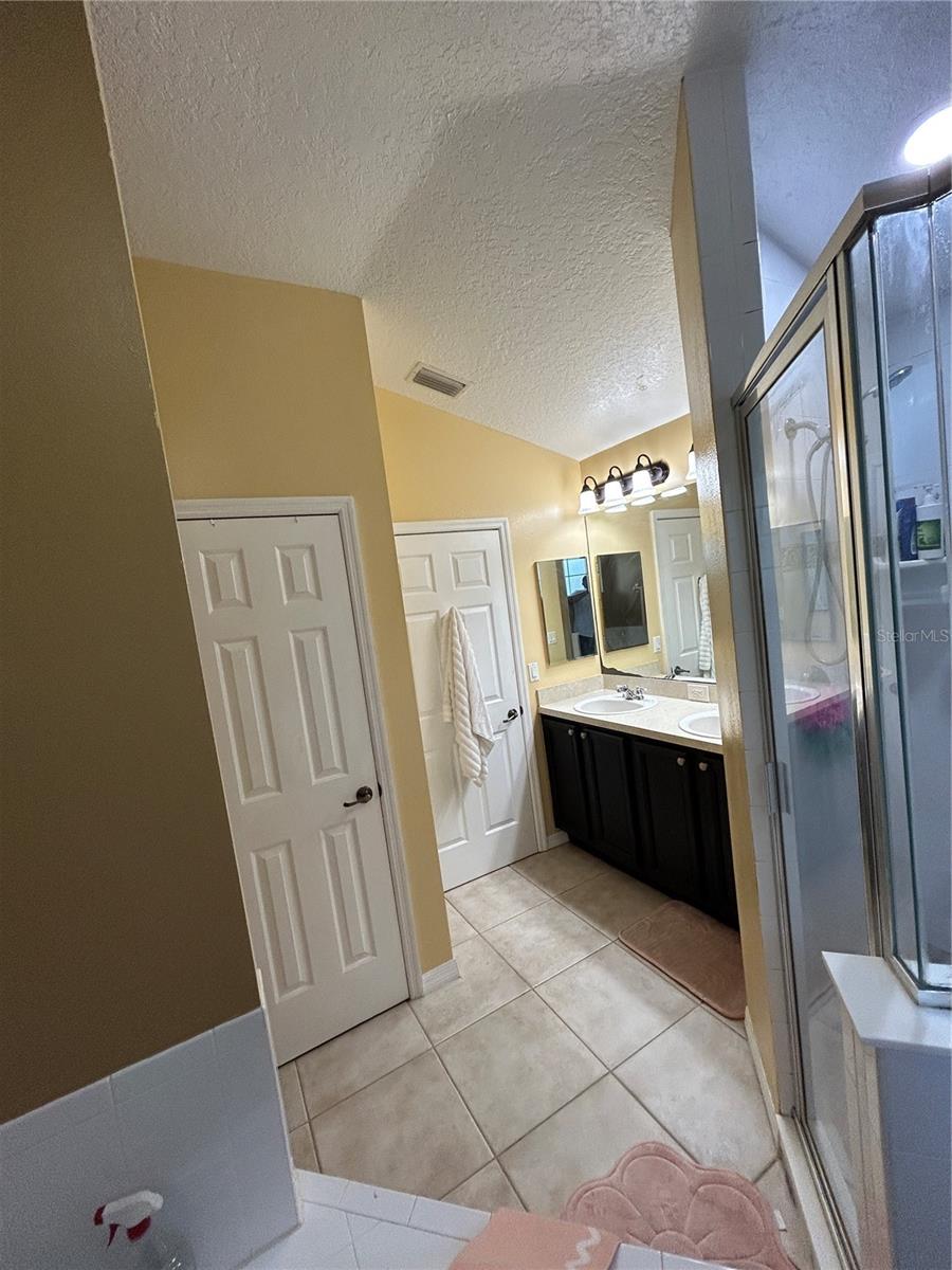 Image 39 of 52 For 413 Split Oak Court