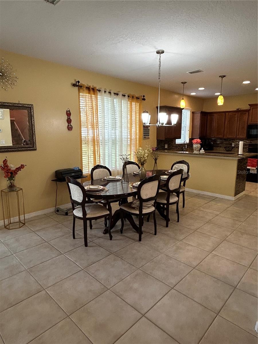 Image 6 of 52 For 413 Split Oak Court
