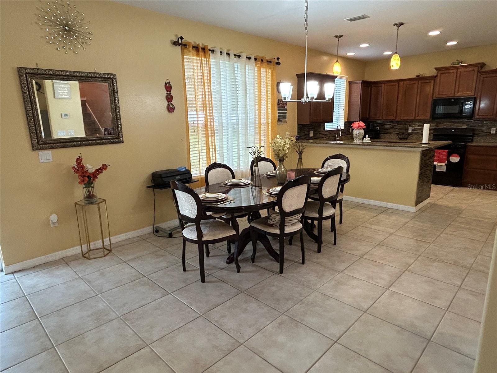 Image 7 of 52 For 413 Split Oak Court