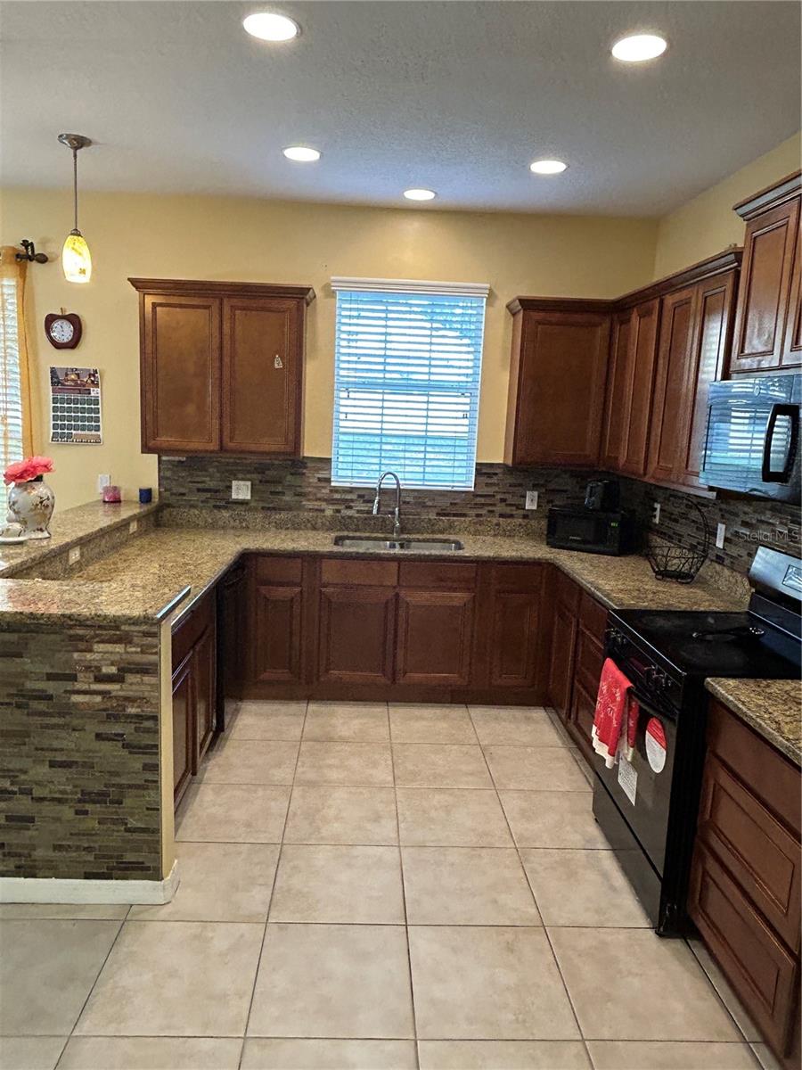 Image 9 of 52 For 413 Split Oak Court