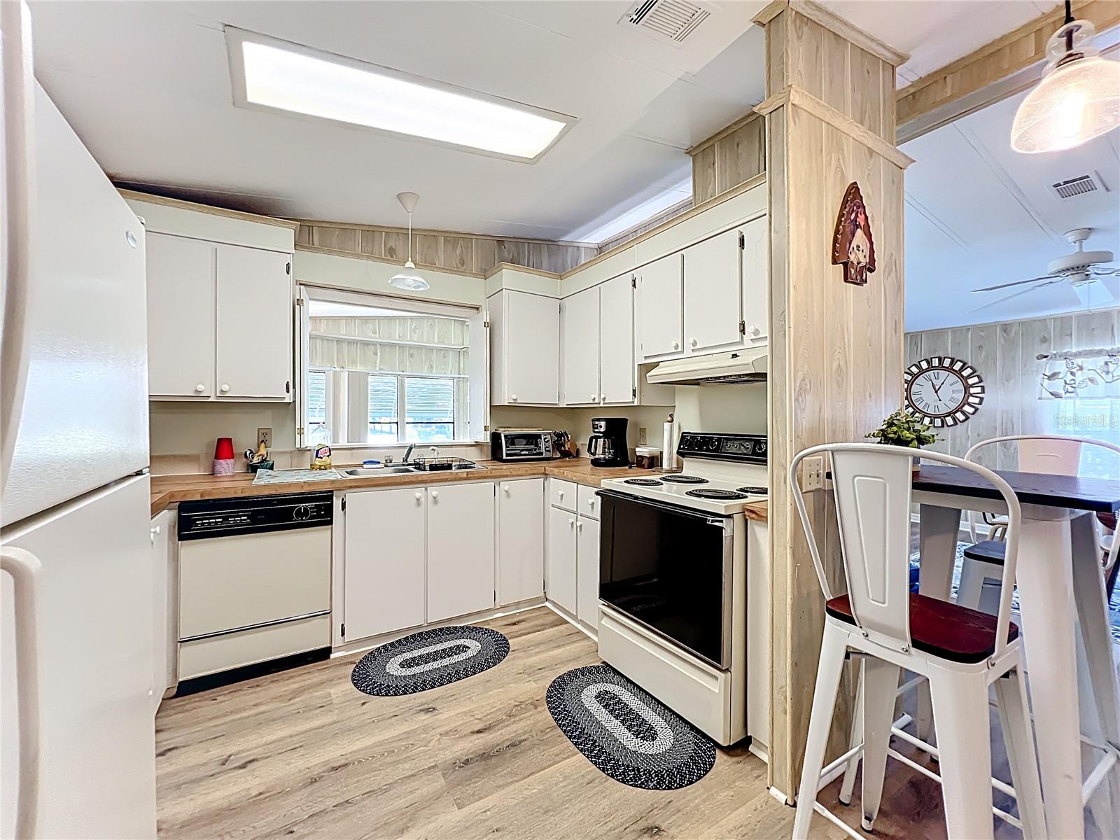 Image 19 of 34 For 708 Coachman Drive