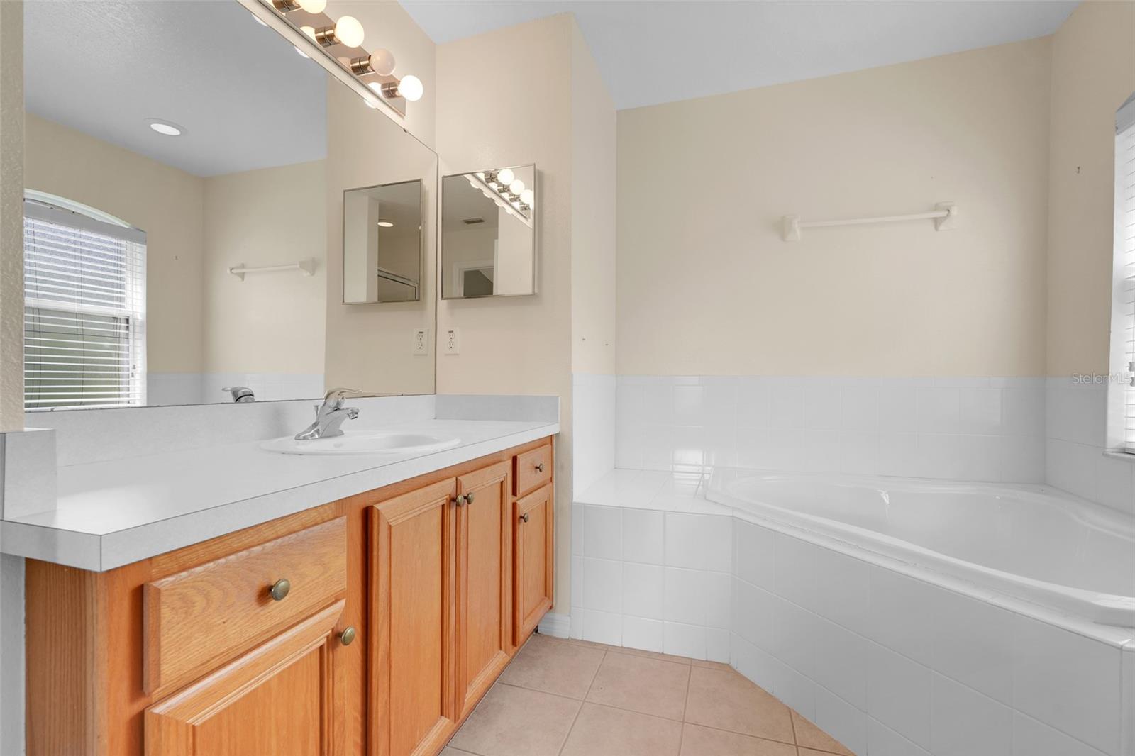 Image 16 of 33 For 8809 Courtyard Lane