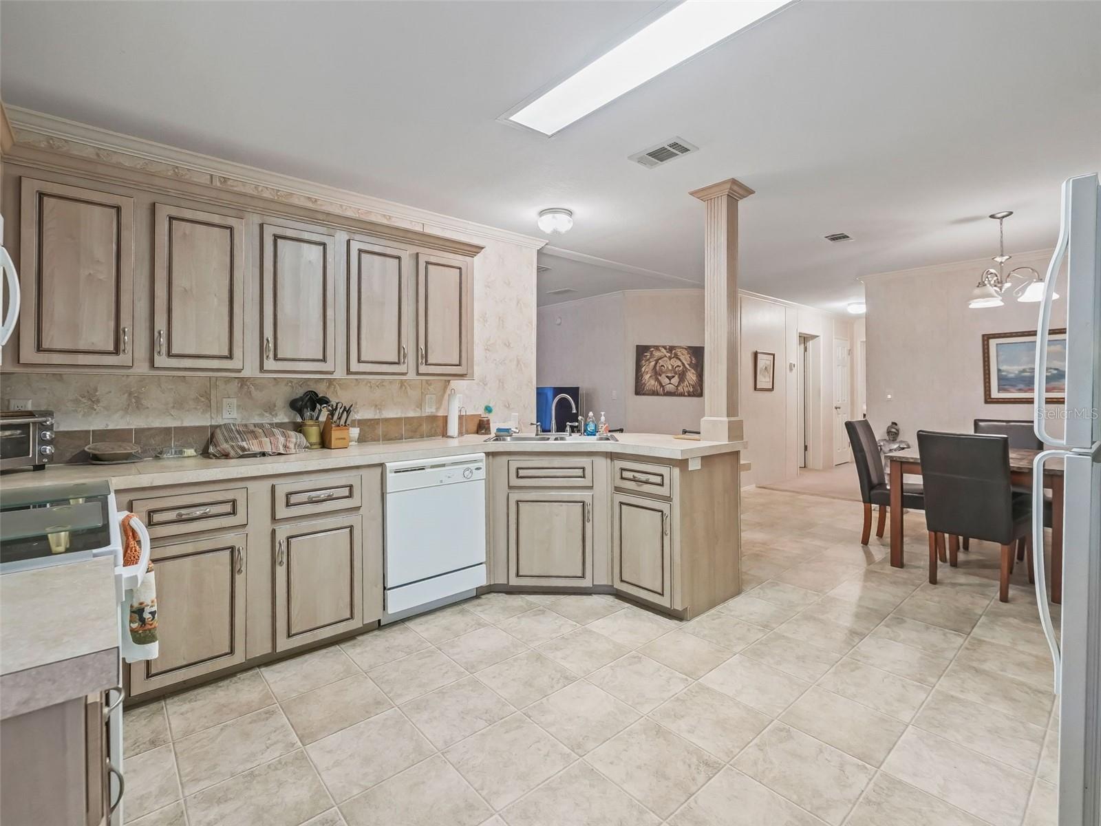 Image 17 of 34 For 4214 Joslyn Lane