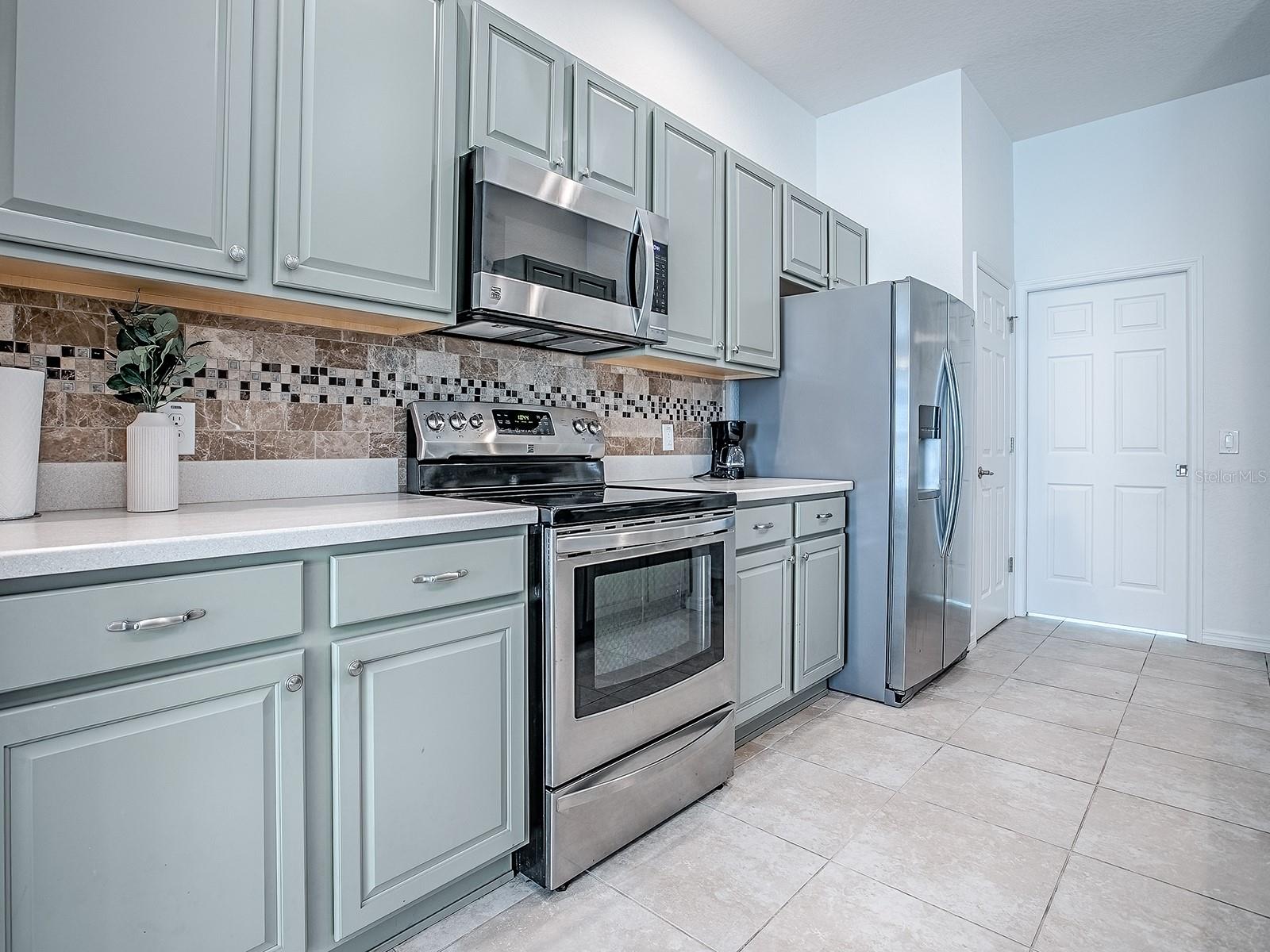 Image 13 of 49 For 10010 Lake Miona Way