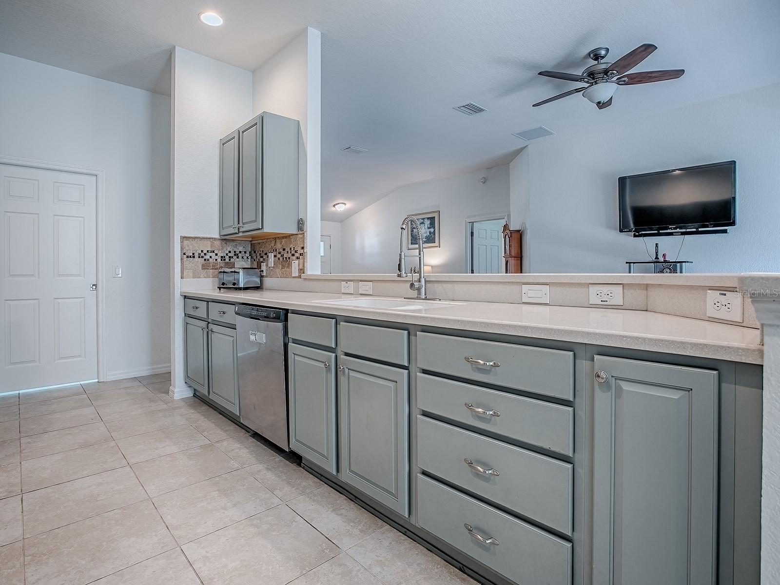 Image 14 of 49 For 10010 Lake Miona Way