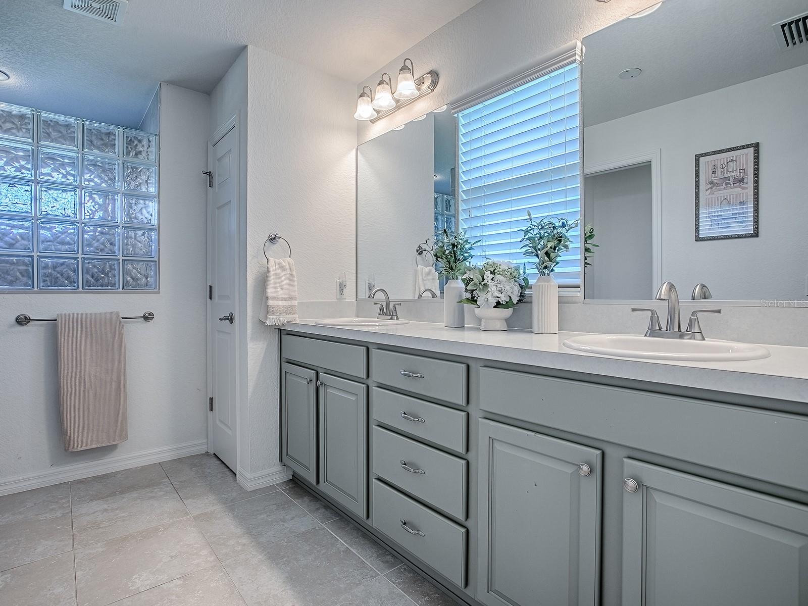 Image 27 of 49 For 10010 Lake Miona Way