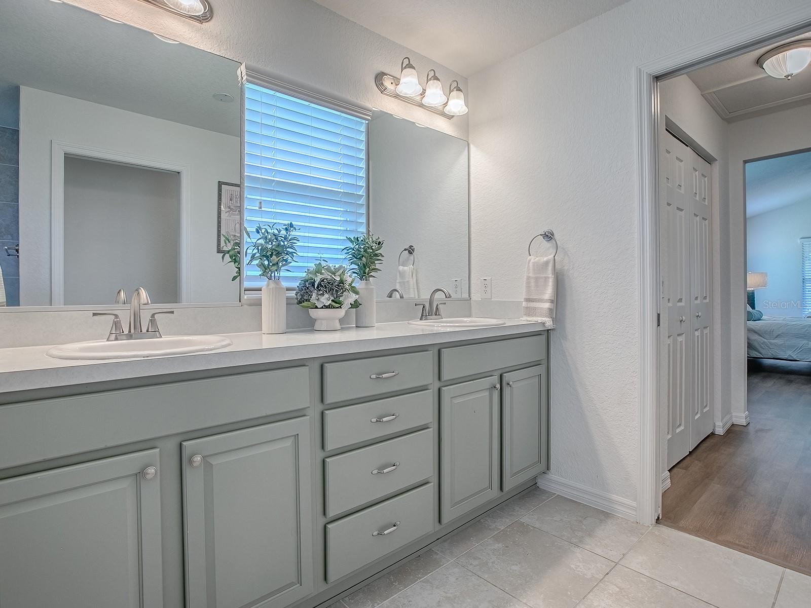 Image 30 of 49 For 10010 Lake Miona Way