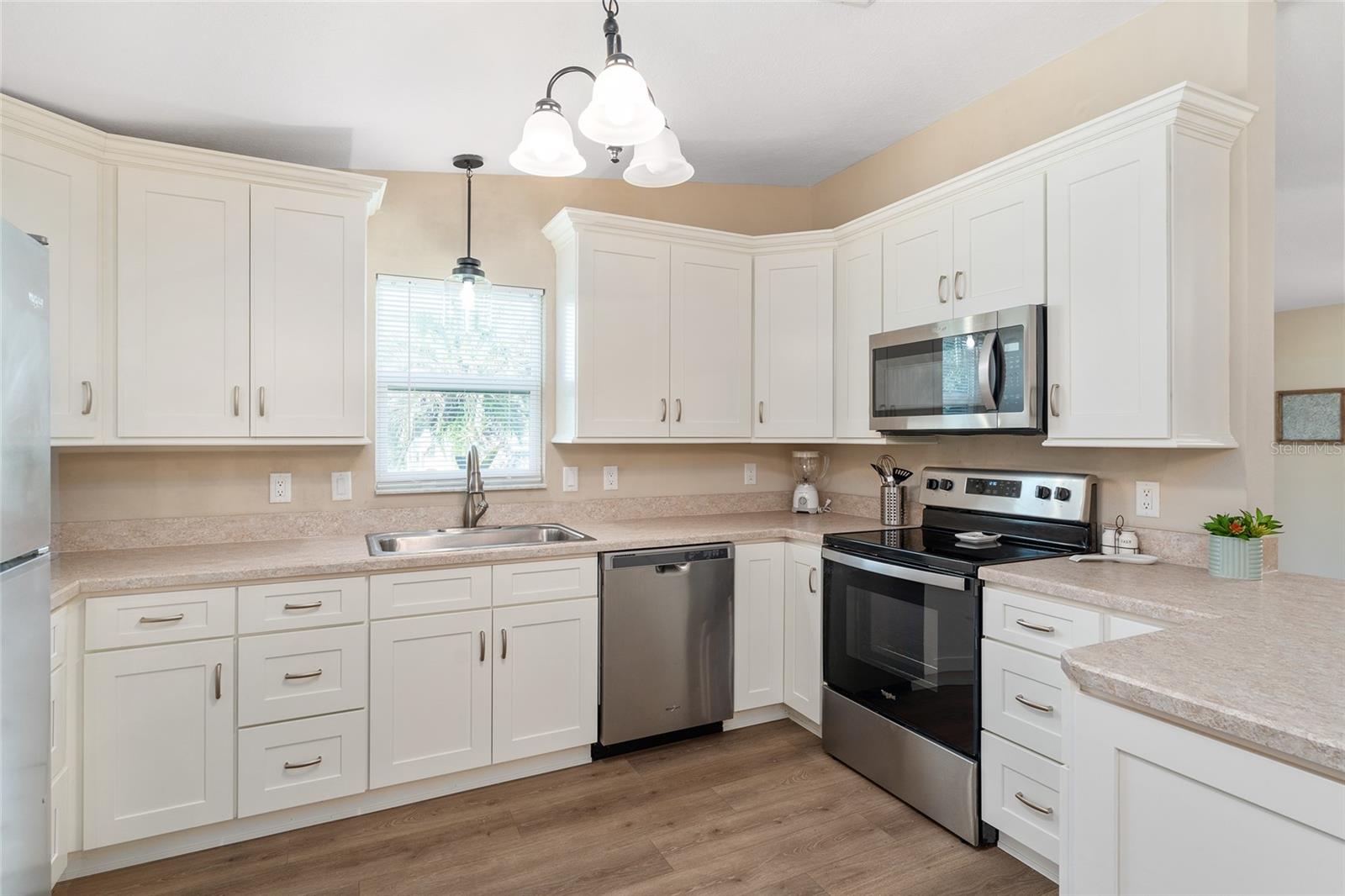 Image 16 of 67 For 1607 Doral Circle