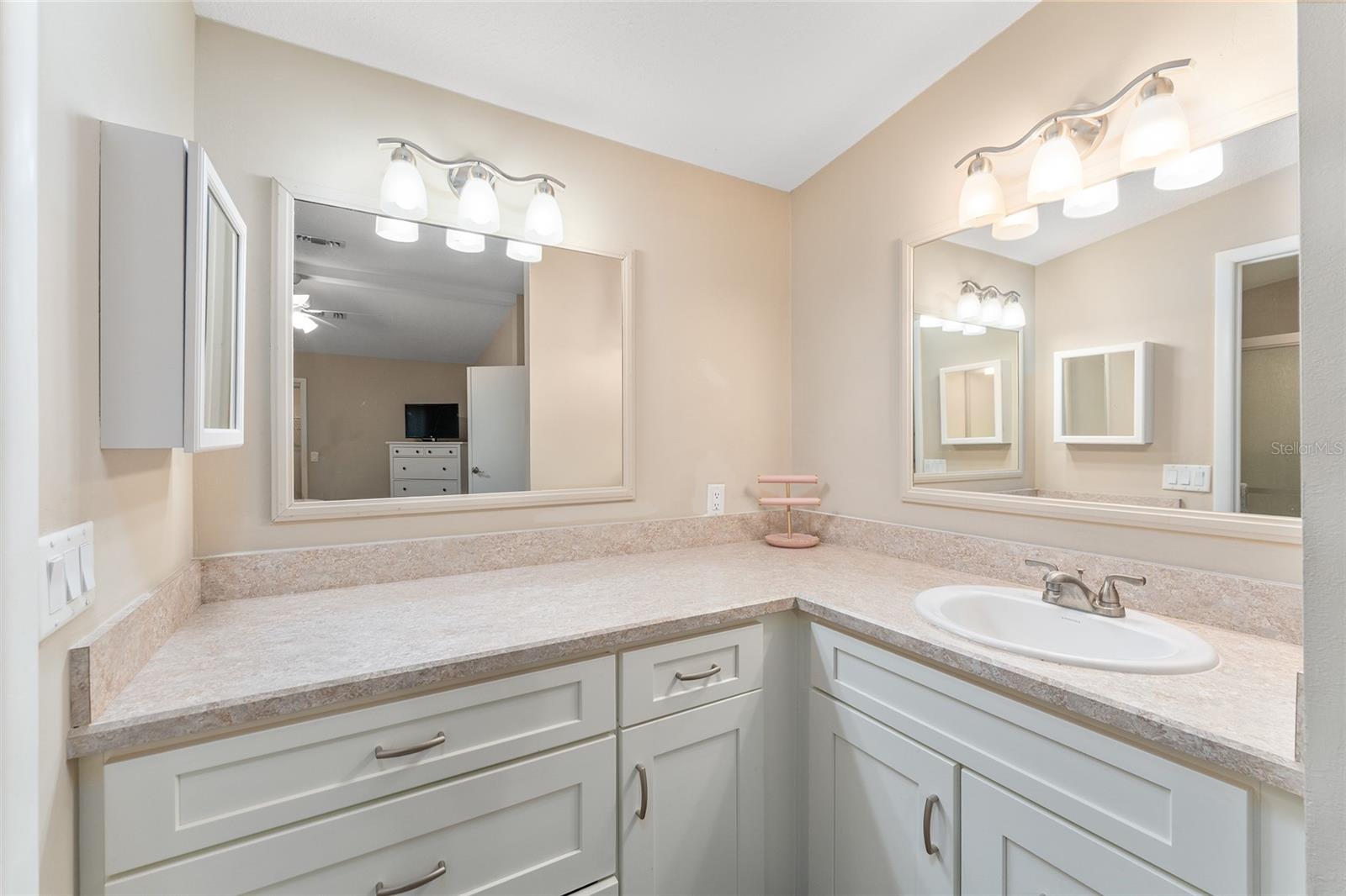 Image 31 of 67 For 1607 Doral Circle