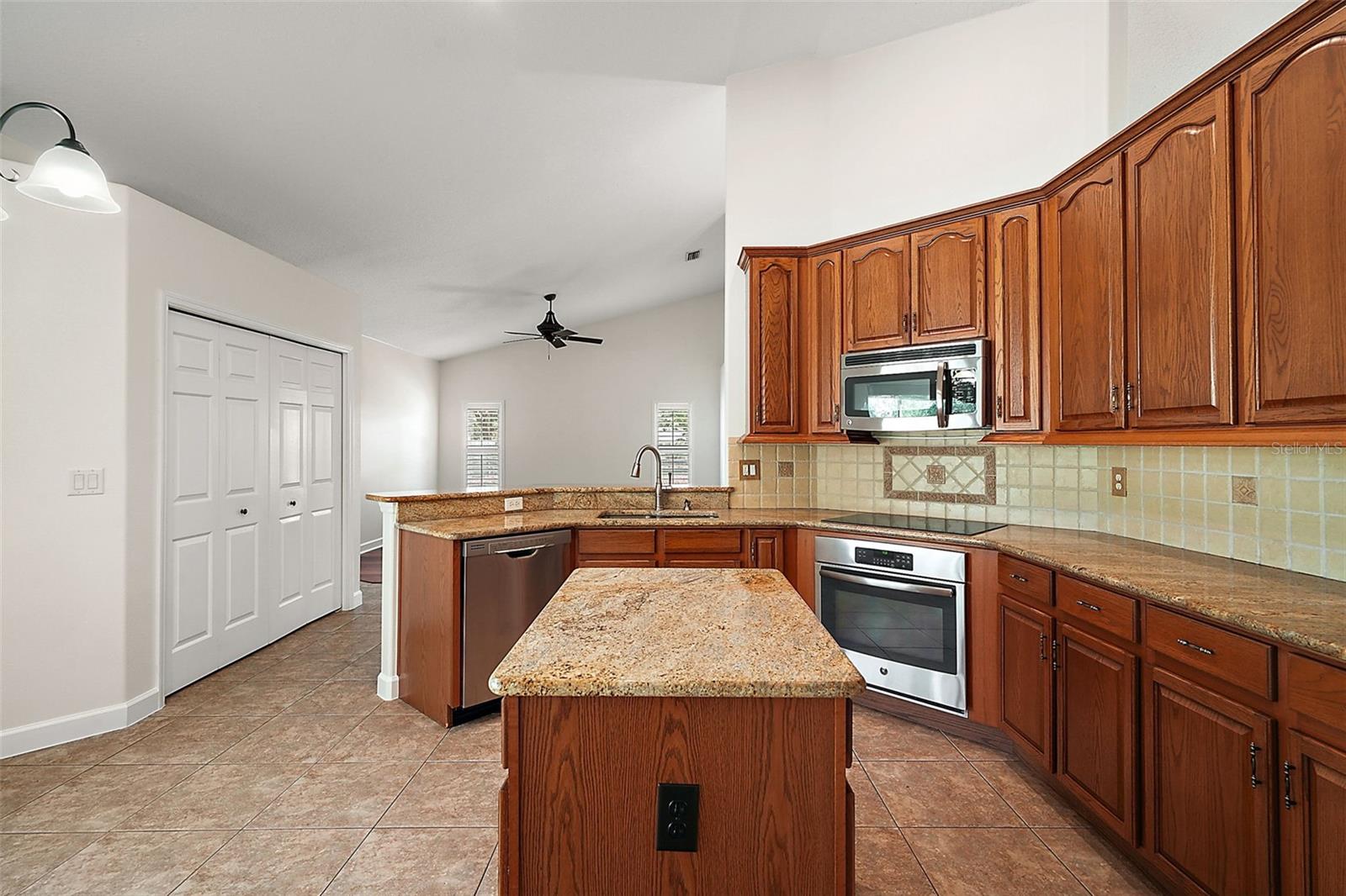 Image 5 of 42 For 7685 Lake Angelina Drive
