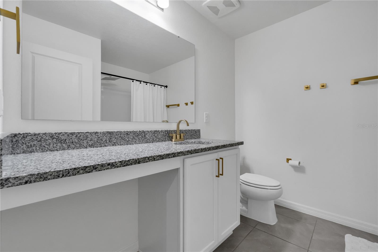 Image 19 of 40 For 3800 Whitetail Court