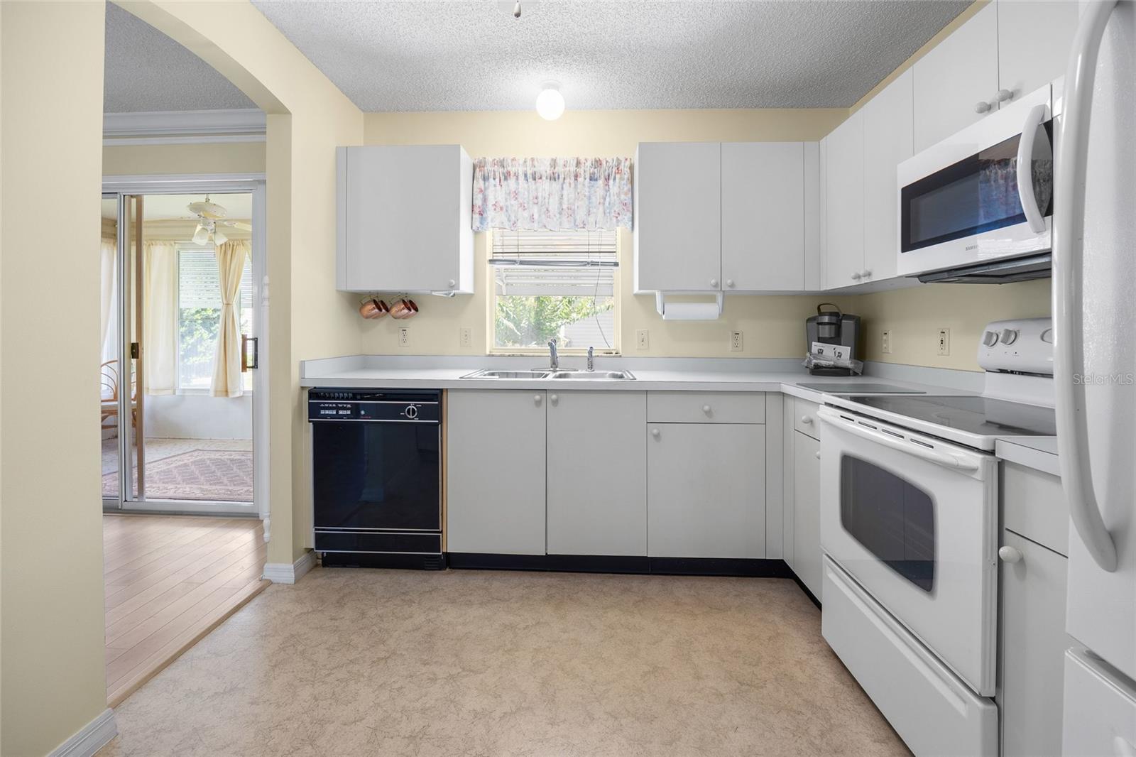 Image 10 of 36 For 729 Bolivar Street
