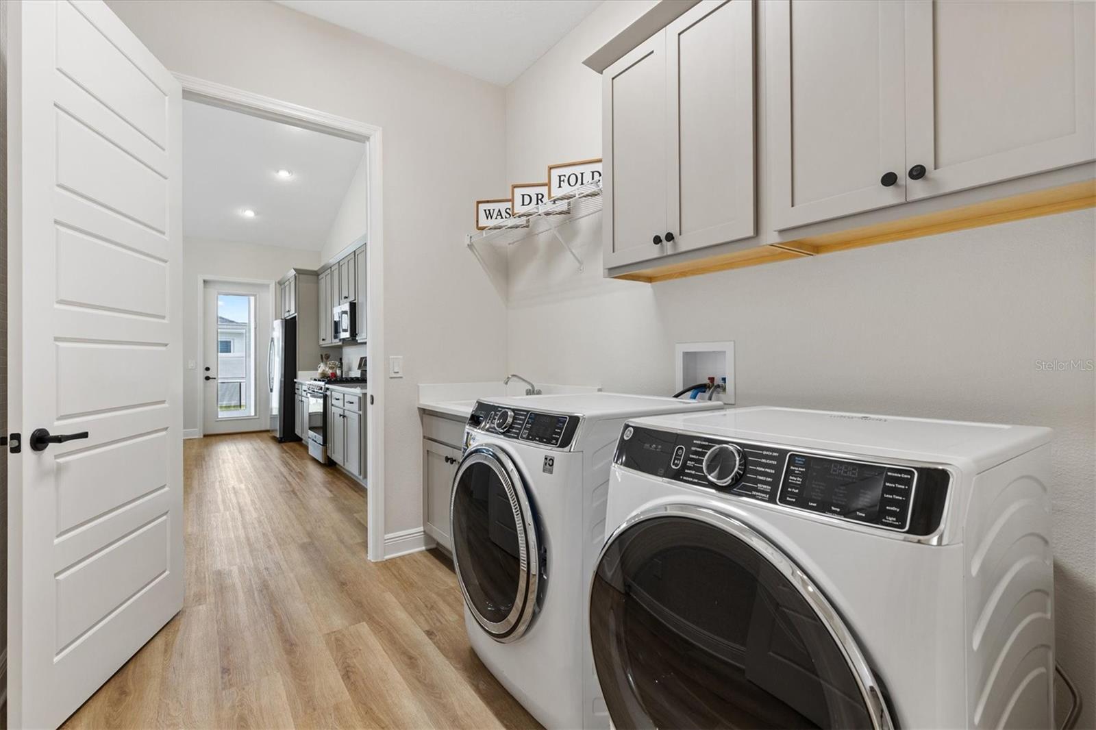 Image 33 of 42 For 7563 Dinapoli Court
