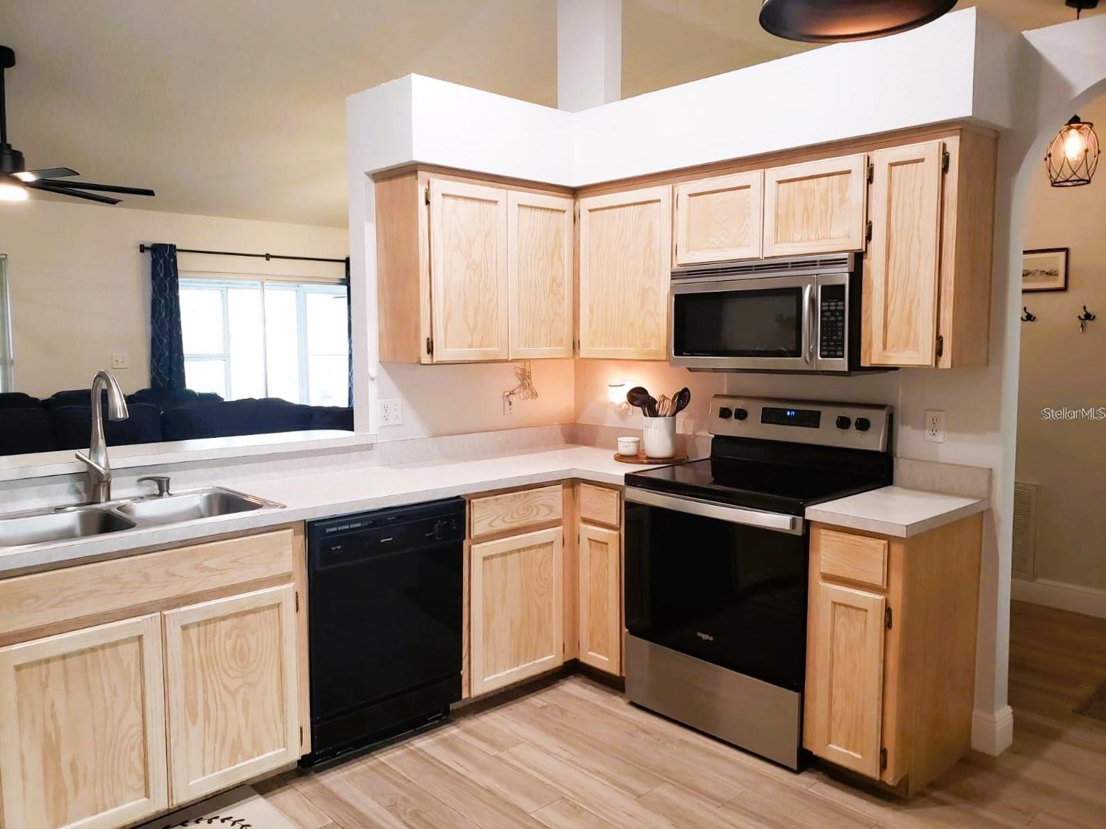 Image 13 of 37 For 9910 Janette Lane
