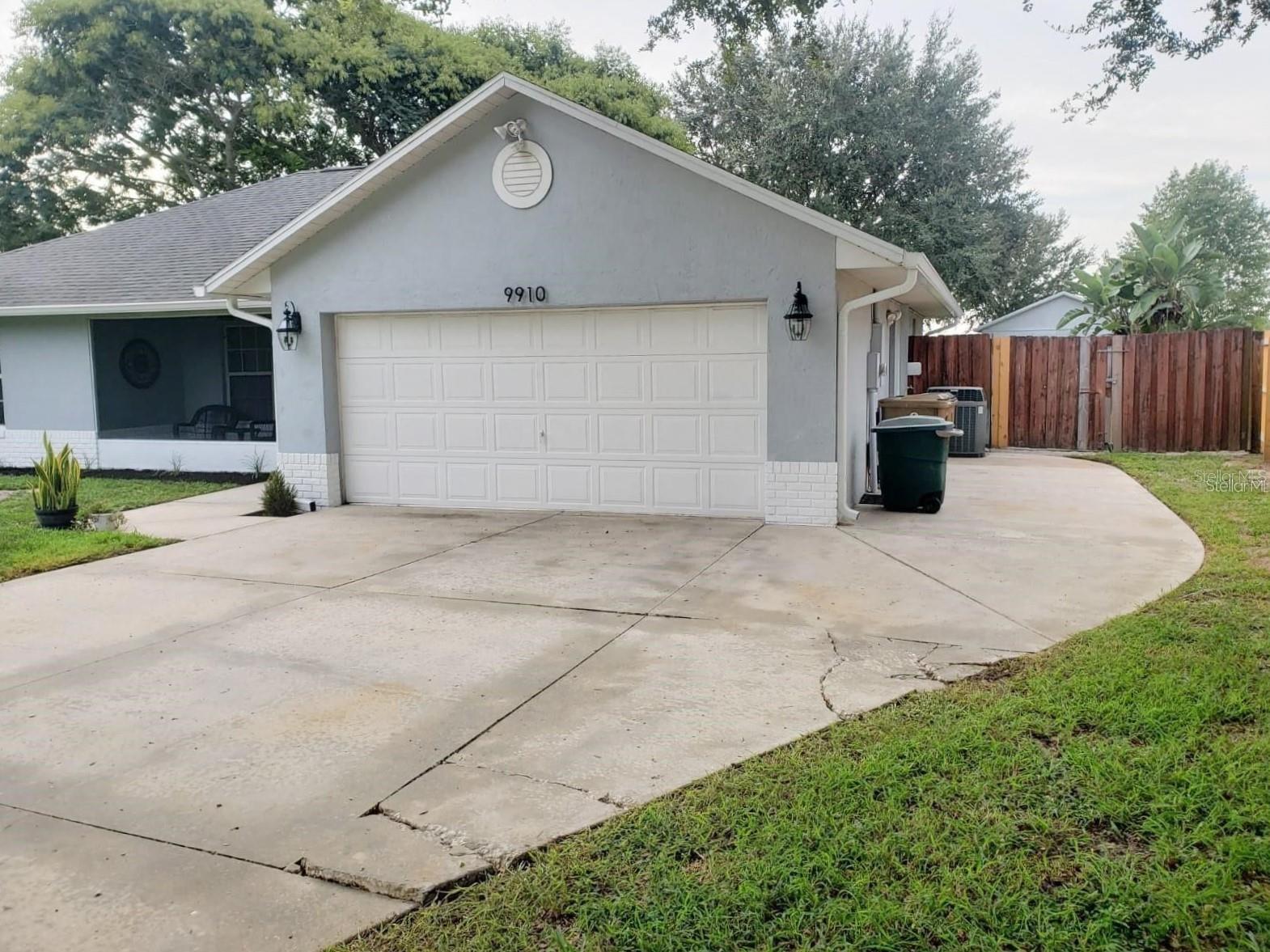 Image 3 of 37 For 9910 Janette Lane