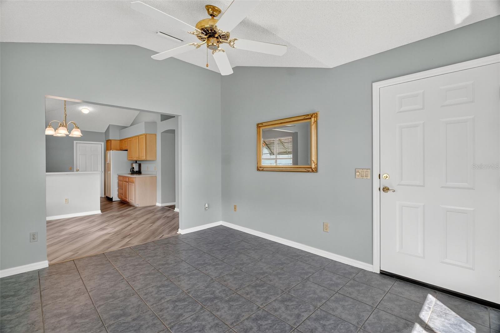 Image 11 of 42 For 525 Chula Vista Avenue