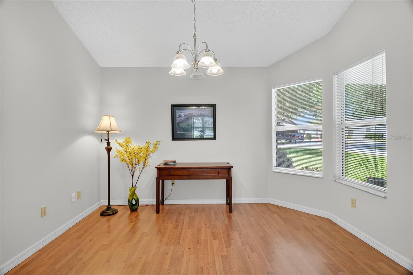 Image 16 of 42 For 525 Chula Vista Avenue