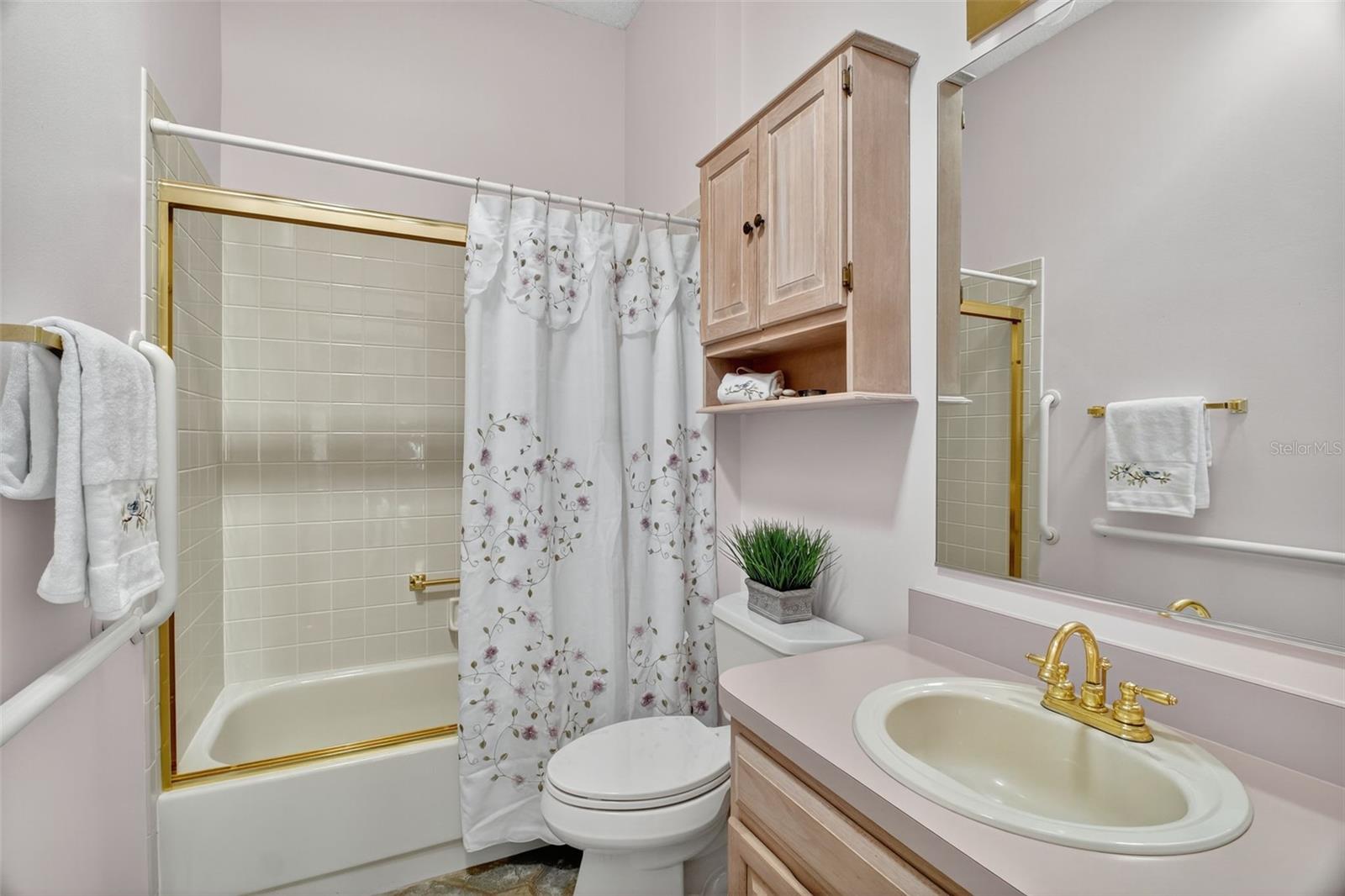 Image 24 of 42 For 525 Chula Vista Avenue