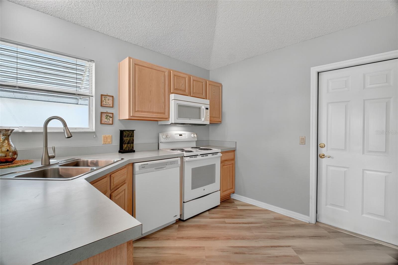 Image 6 of 42 For 525 Chula Vista Avenue